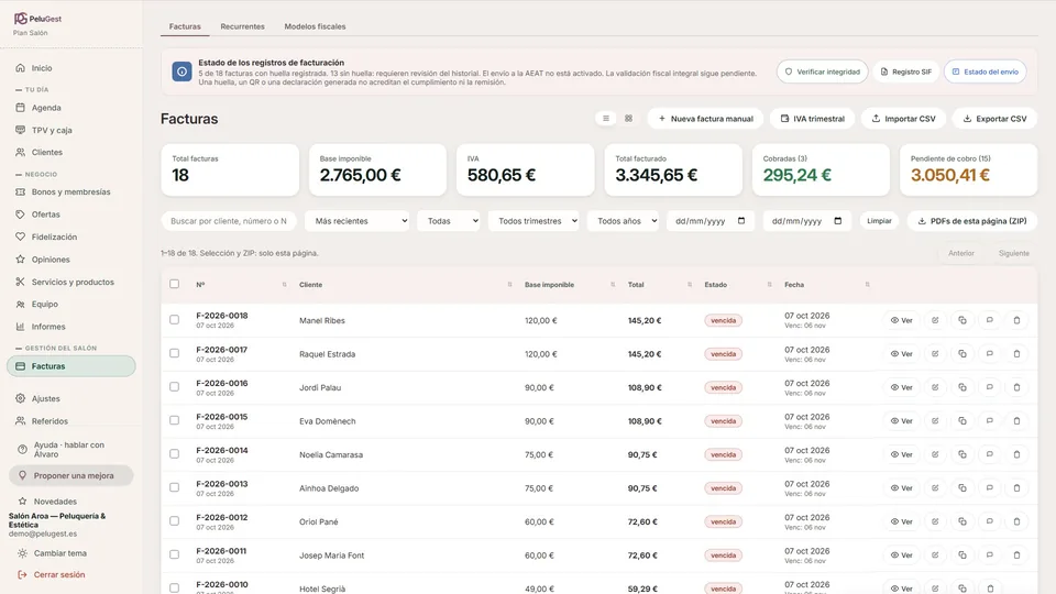 Listado real de facturas con base, IVA, total y estado de cobro, datos ficticios
